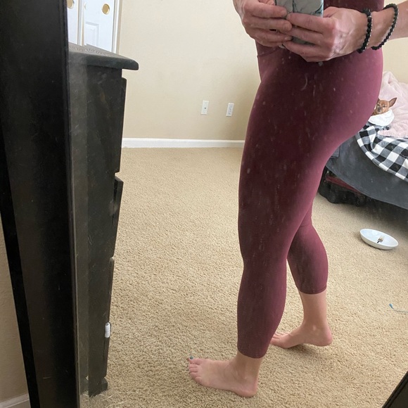 ALO Capri Leggings - Picture 2 of 7